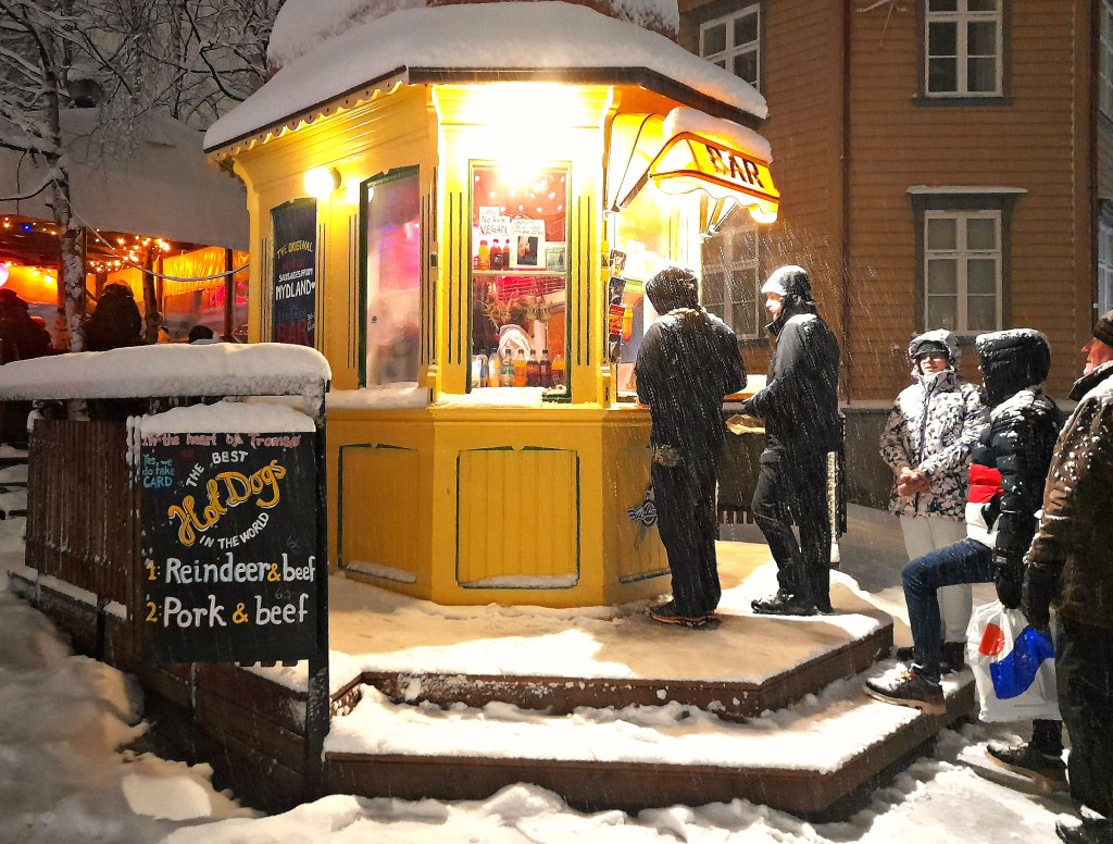 This image has an empty alt attribute; its file name is 10-2.jpg