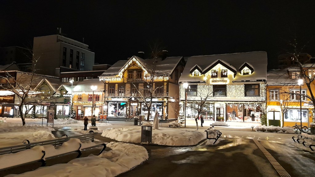 This image has an empty alt attribute; its file name is 25-1.jpg