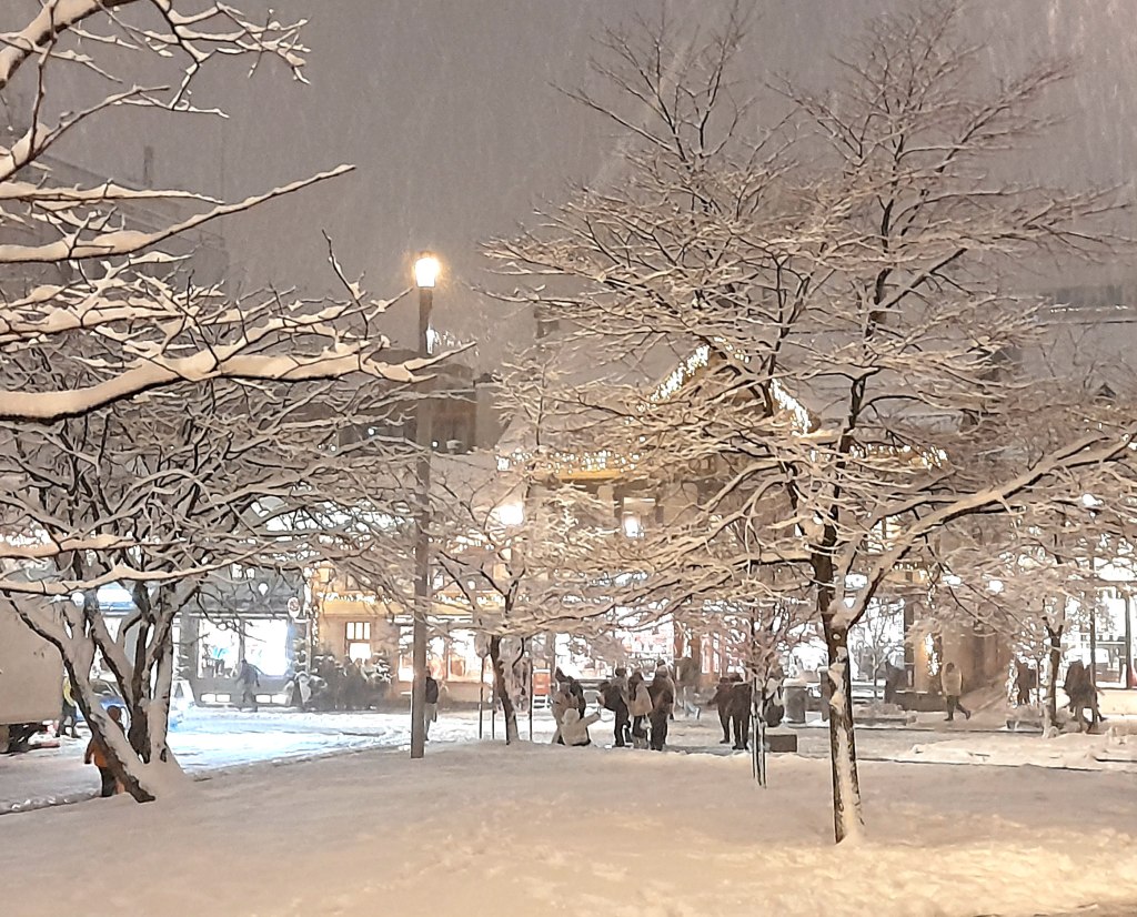 This image has an empty alt attribute; its file name is 3-2.jpg